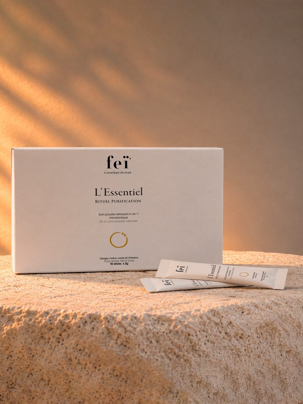 L'Essentiel Évasion : l'étui de dix sticks de 2 g et deux sachets